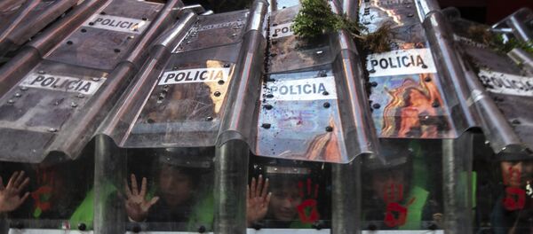Manifestación en Ciudad de México al cumplirse 51 años de la masacre en Tlatelolco contra el movimiento estudiantil de 1968 - Sputnik Mundo