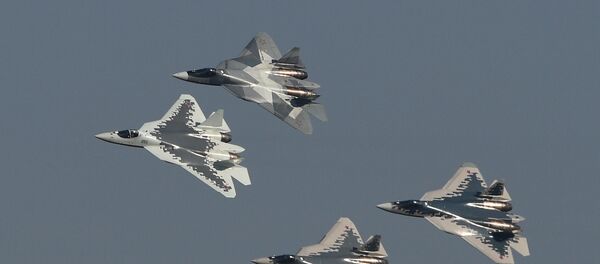 Los Su-57 con diferentes diseños de camuflaje - Sputnik Mundo