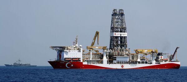 Un buque perforador turco en el mar Mediterráneo - Sputnik Mundo