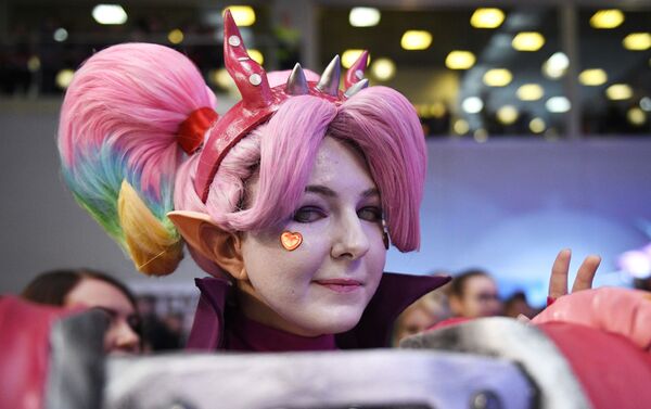 Una 'cosplayer' en la Comic Con de Rusia de 2019 Una 'cosplayer' en la Comic Con de Rusia de 2019 - Sputnik Mundo