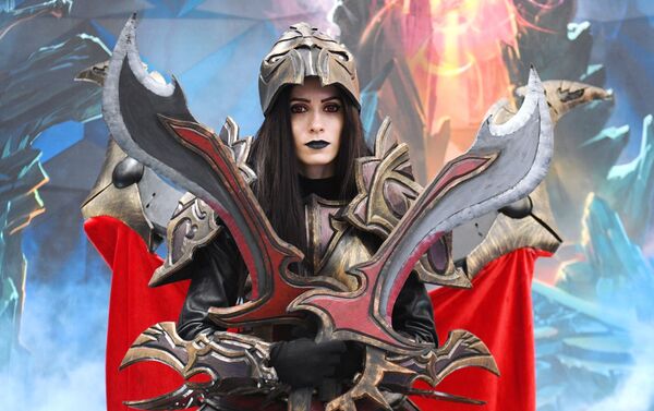Una 'cosplayer' en la Comic Con de Rusia de 2019 Una 'cosplayer' en la Comic Con de Rusia de 2019 - Sputnik Mundo