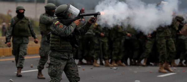 Militares durante las protestas en Ecuador - Sputnik Mundo