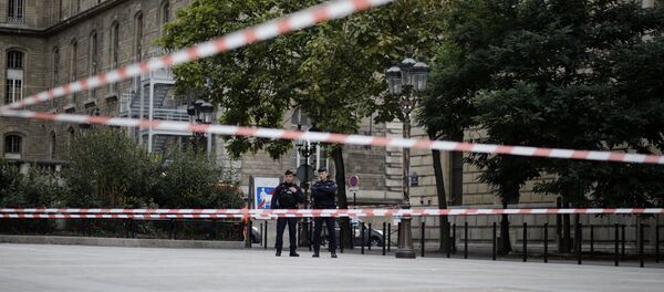 Policías franceses cerca de la sede de la Prefectura de París - Sputnik Mundo