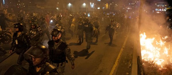 Los policías en las protestas en Hong Kong - Sputnik Mundo