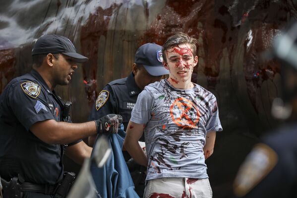 Las multitudinarias protestas contra el cambio climático recorren el planeta - Sputnik Mundo