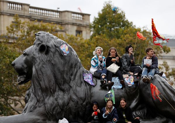Las multitudinarias protestas contra el cambio climático recorren el planeta - Sputnik Mundo