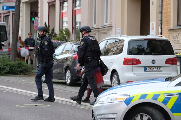 Tiroteos, policías en las calles y sirenas: la ciudad alemana de Halle tras la tragedia Tiroteos, policías en las calles y sirenas: la ciudad alemana de Halle tras la tragedia - Sputnik Mundo