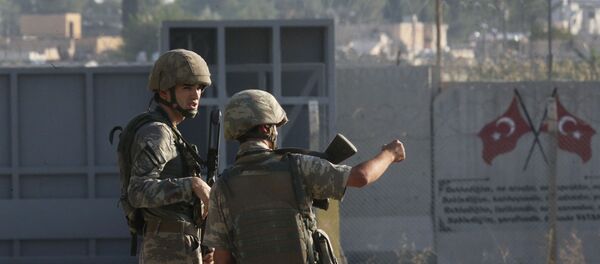 Los soldados turcos en la frontera turco-siria Los soldados turcos en la frontera turco-siria - Sputnik Mundo