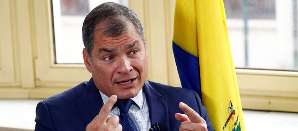 Rafael Correa, expresidente de Ecuador, durante un entrevista con Reuters - Sputnik Mundo