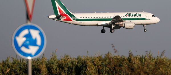 Un avión de Alitalia Airbus A320-200 - Sputnik Mundo