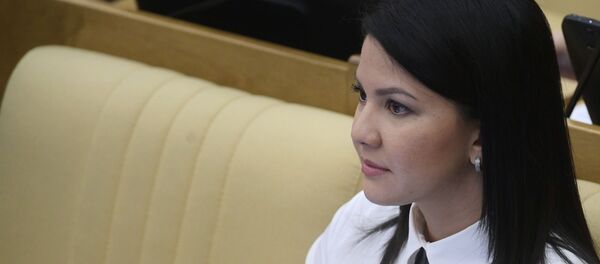 Inga Yumásheva, la diputada rusa - Sputnik Mundo