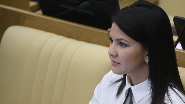 Inga Yumásheva, la diputada rusa - Sputnik Mundo