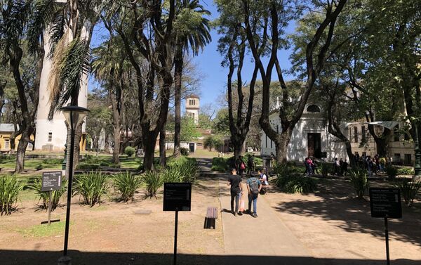 Jardines internos del Hospital Moyano - Sputnik Mundo