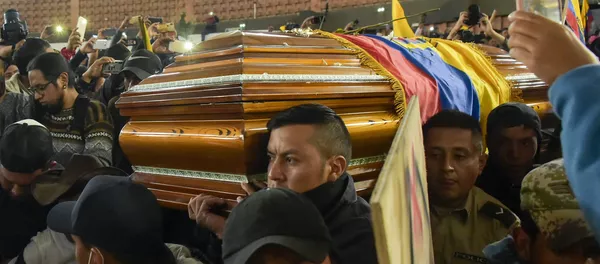Homenaje a las dos víctimas indígenas fallecidas durante los enfrentamientos con la policía en Ecuador Homenaje a las dos víctimas indígenas fallecidas durante los enfrentamientos con la policía en Ecuador - Sputnik Mundo