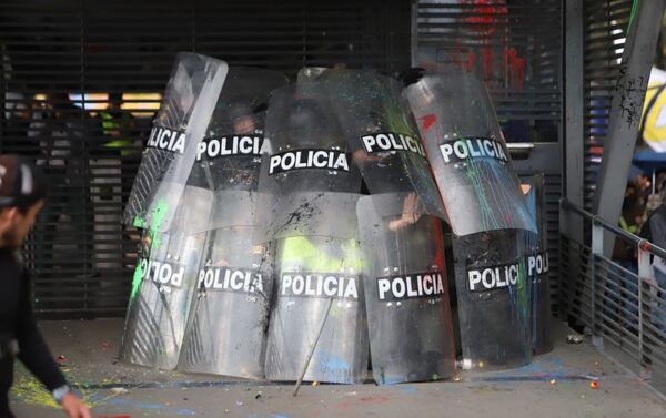 Disturbios en la Plaza de Bolívar en Bogotá Disturbios en la Plaza de Bolívar en Bogotá - Sputnik Mundo