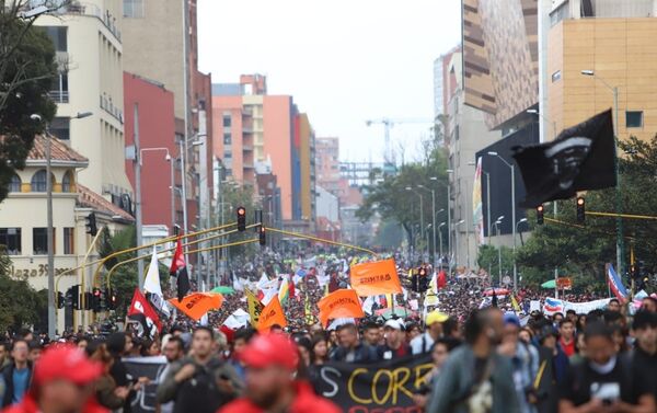 Estudiantes protestando en Bogotá, Colombia Estudiantes protestando en Bogotá, Colombia - Sputnik Mundo