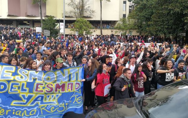 Estudiantes protestando en Bogotá, Colombia Estudiantes protestando en Bogotá, Colombia - Sputnik Mundo