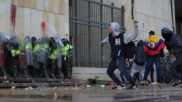 Disturbios en la Plaza de Bolívar en Bogotá - Sputnik Mundo