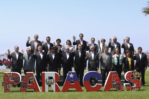 Perú y Chile culminan encuentro binacional con compromiso frente a problemática ambiental - Sputnik Mundo