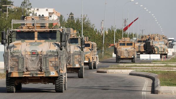 Vehículos militares turcos en la frontera turco-siria Vehículos militares turcos en la frontera turco-siria - Sputnik Mundo