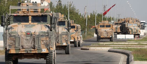 Vehículos militares turcos en la frontera turco-siria - Sputnik Mundo