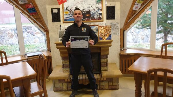 El cubano que quiere plantar la bandera de la isla en los lugares más altos del planeta - Sputnik Mundo