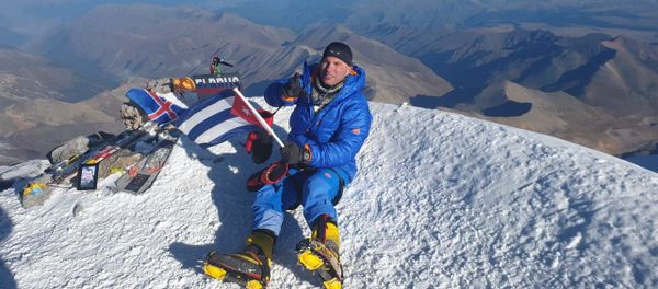 Yandy Núñez, primer cubano en escalar el Monte Elbrús de Rusia Yandy Núñez, primer cubano en escalar el Monte Elbrús de Rusia - Sputnik Mundo