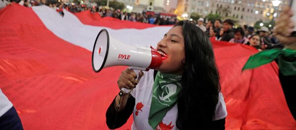 Una manifestación en apoyo de Martín Vizcarra tras la disolución del Congreso de Perú - Sputnik Mundo