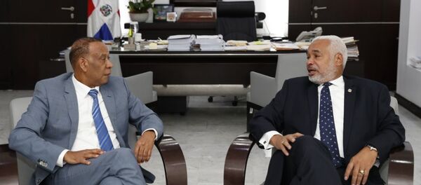 El embajador de la República Dominicana en Rusia, José Manuel Castillo Betances, junto al presidente de la Cámara de Diputados, Radhamés Camacho El embajador de la República Dominicana en Rusia, José Manuel Castillo Betances, junto al presidente de la Cámara de Diputados, Radhamés Camacho - Sputnik Mundo