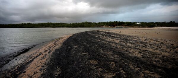 Petróleo en una playa brasileña - Sputnik Mundo