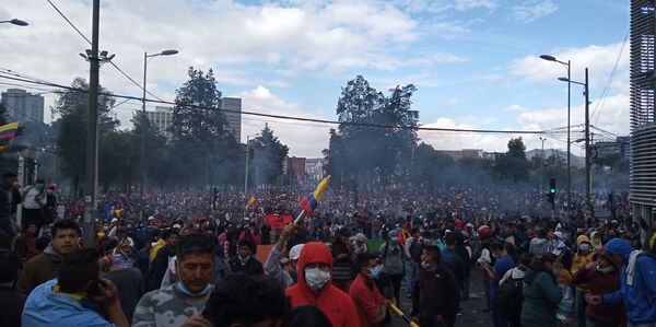 En Ecuador, otro día de movilizaciones con violencia y sin respuestas - Sputnik Mundo