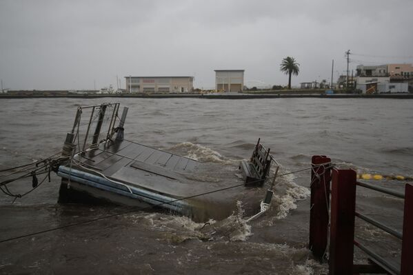 El monstruoso tifón Hagibis azota Japón - Sputnik Mundo