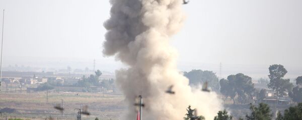 Bombardeo de Turquía cerca de la ciudad siria de Ras Ayn - Sputnik Mundo