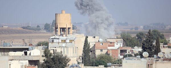 Bombardeo de Turquía cerca de la ciudad siria de Ras Ayn - Sputnik Mundo