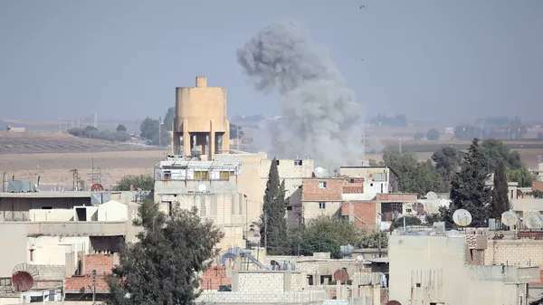 Bombardeo de Turquía cerca de la ciudad siria de Ras Ayn - Sputnik Mundo