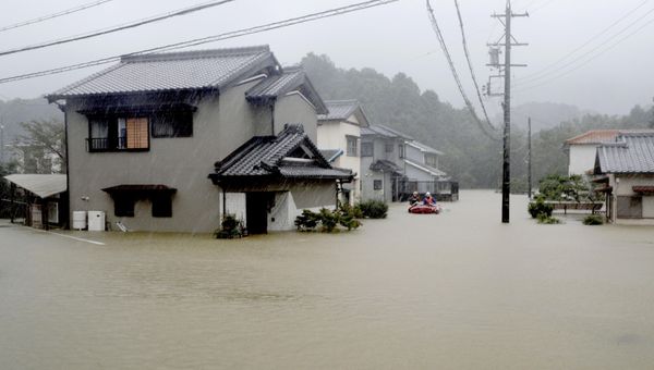 Las fuertes lluvias causadas por el tifón Hagibis inundan un área residencial en Ise (Japón) Las fuertes lluvias causadas por el tifón Hagibis inundan un área residencial en Ise (Japón) - Sputnik Mundo