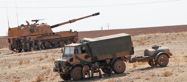 Vehículos militares turcos cerca de la frontera con Siria - Sputnik Mundo