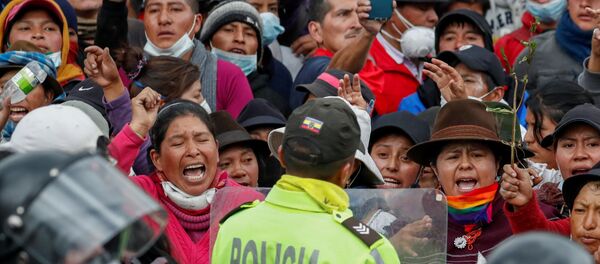 Los indígenas ecuatorianos protestan en Quito - Sputnik Mundo