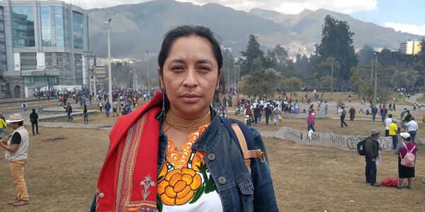 Las mujeres, en la primera línea de las barricadas en las calles de Quito - Sputnik Mundo