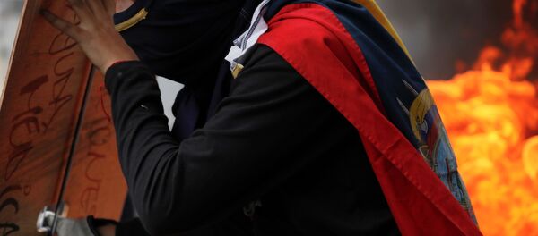Un manifestante en Quito Un manifestante en Quito - Sputnik Mundo