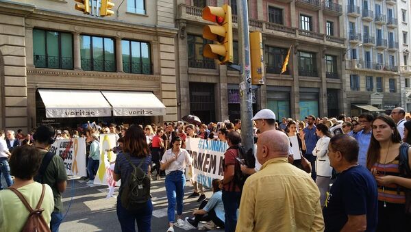 Marcha Vía Laietana en Barcelona contra la sentencia del Tribunal Supremo de España por el caso de los líderes independentistas catalanes - Sputnik Mundo