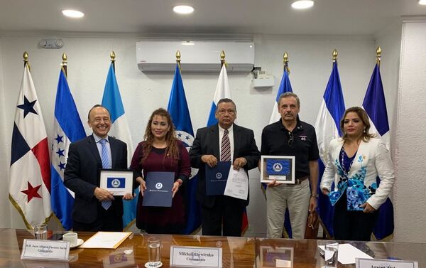 Cosmonauta M. Kornienko en el PARLACEN - Sputnik Mundo