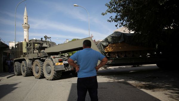 Vehículos blindados turcos en Siria Vehículos blindados turcos en Siria - Sputnik Mundo