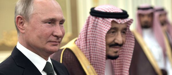 Presidente de Rusia, Vladímir Putin, y el rey saudí, Salmán bin Abdulaziz Saud - Sputnik Mundo