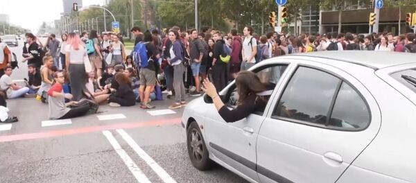 Protestas en Barcelona por la sentencia contra los líderes independentistas catalanes - Sputnik Mundo