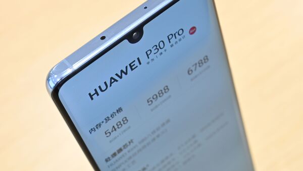 Un teléfono inteligente de Huawei - Sputnik Mundo