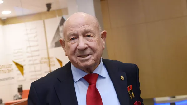 Alexéi Leónov, primer caminante espacial del planeta - Sputnik Mundo