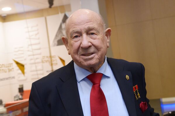 Alexéi Leónov, primer caminante espacial del planeta - Sputnik Mundo