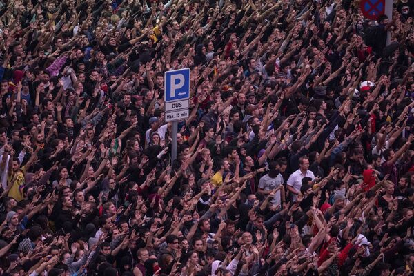 Barcelona se llena de protestas tras las polémicas condenas a los líderes catalanes
 - Sputnik Mundo