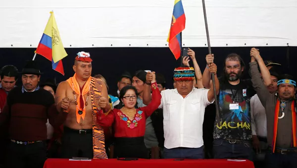 El presidente del Conaie, Jaime Vargas (centro) - Sputnik Mundo